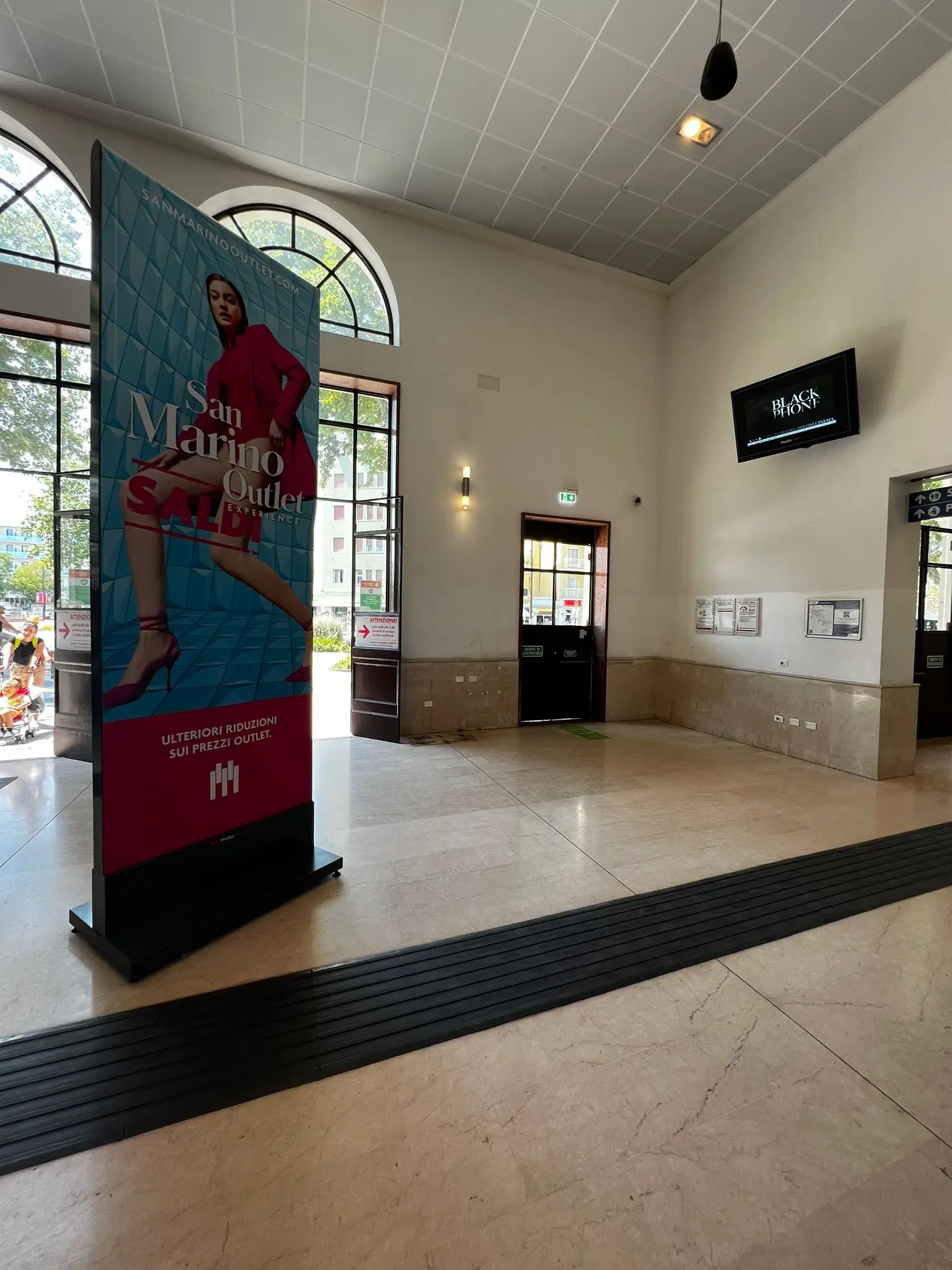 Rimini stazione totem 9